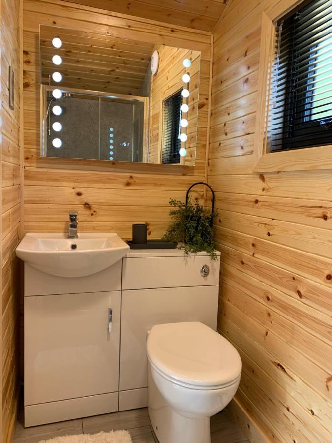 River Huts, Highland River Retreat With Hot Tub Інвернесс Екстер'єр фото