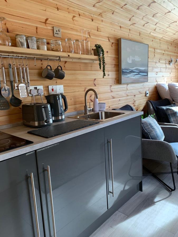 River Huts, Highland River Retreat With Hot Tub Інвернесс Екстер'єр фото