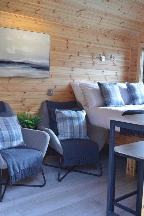 River Huts, Highland River Retreat With Hot Tub Інвернесс Екстер'єр фото