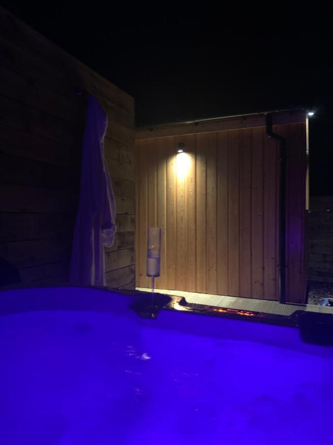 River Huts, Highland River Retreat With Hot Tub Інвернесс Екстер'єр фото