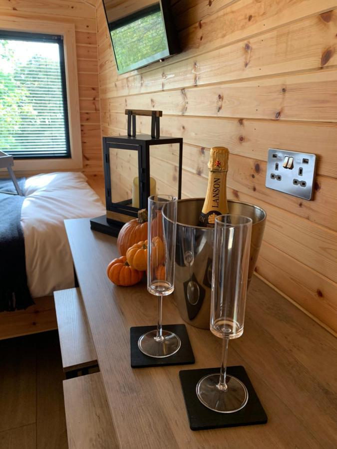 River Huts, Highland River Retreat With Hot Tub Інвернесс Екстер'єр фото