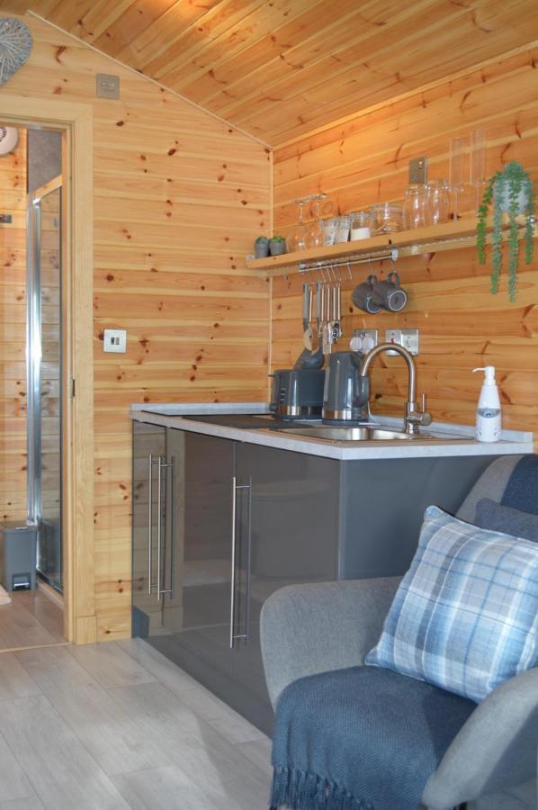 River Huts, Highland River Retreat With Hot Tub Інвернесс Екстер'єр фото
