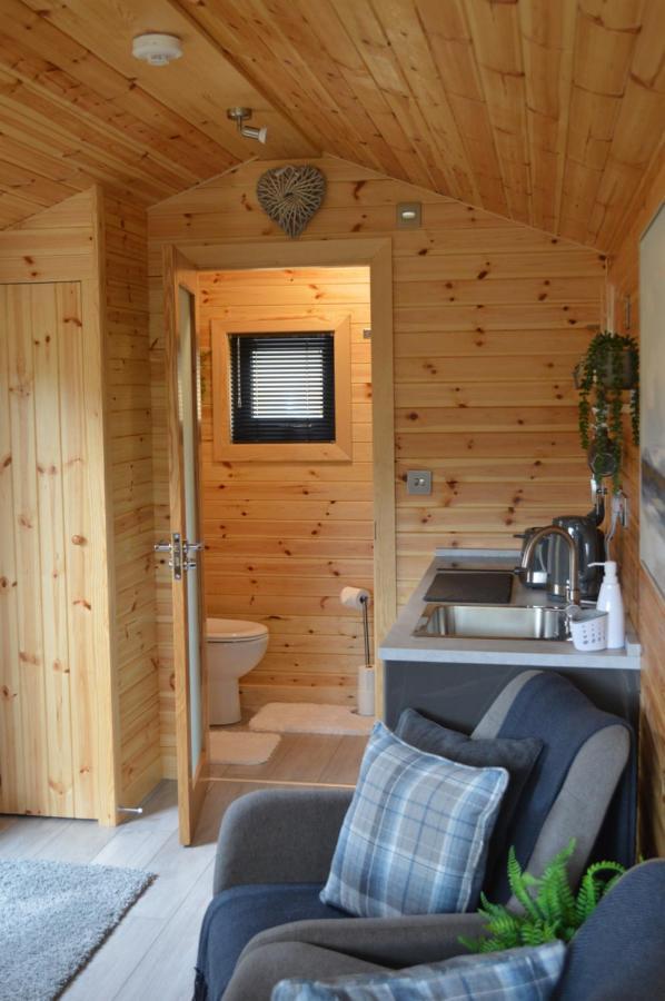 River Huts, Highland River Retreat With Hot Tub Інвернесс Екстер'єр фото