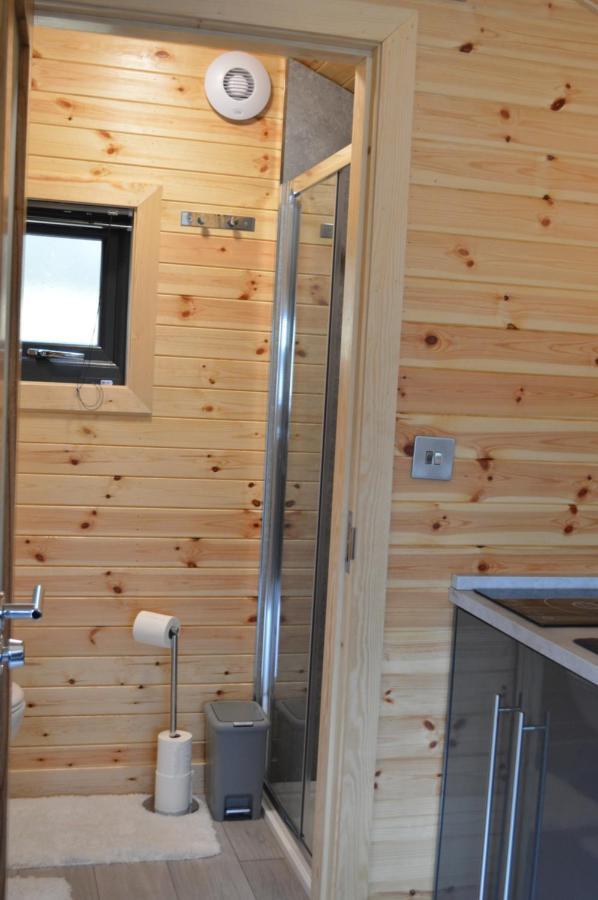 River Huts, Highland River Retreat With Hot Tub Інвернесс Екстер'єр фото