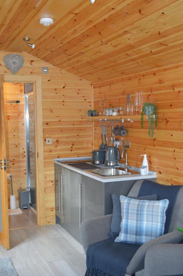 River Huts, Highland River Retreat With Hot Tub Інвернесс Екстер'єр фото