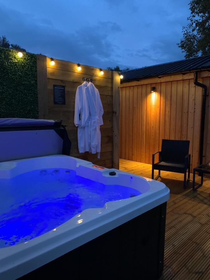 River Huts, Highland River Retreat With Hot Tub Інвернесс Екстер'єр фото